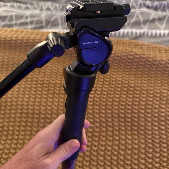 Manfrotto Element MII Aluminum Monopod + Fluid Pan Head - Picture 4 of 12